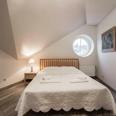 Old Dome Square Apartment