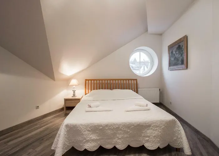 Old Dome Square Апартаменты