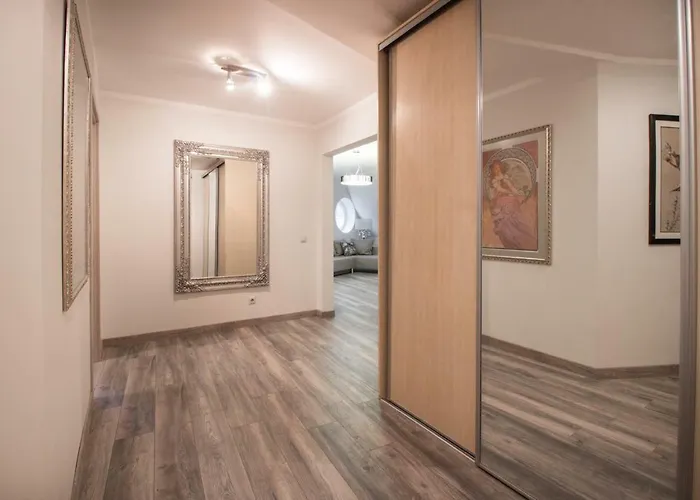 Old Dome Square Апартаменты